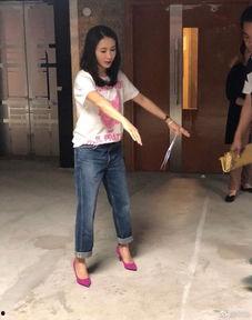 娱乐吃瓜酱服装,揭秘明星时尚穿搭背后的秘密