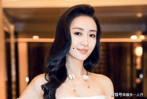 女主穿到娱乐圈吃瓜文,女主的吃瓜日常