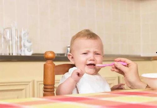 娱乐吃瓜君小孩吐奶,温馨家庭瞬间变焦点